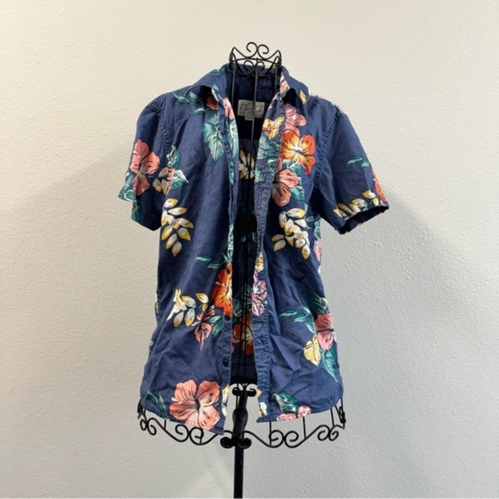 American Eagle Blue Shirt Green Leaf Pattern